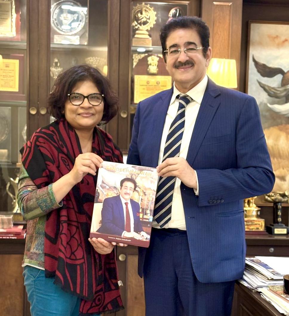 Dr. Sandeep Marwah Meets Renowned Actor Shruti Shandilya;...