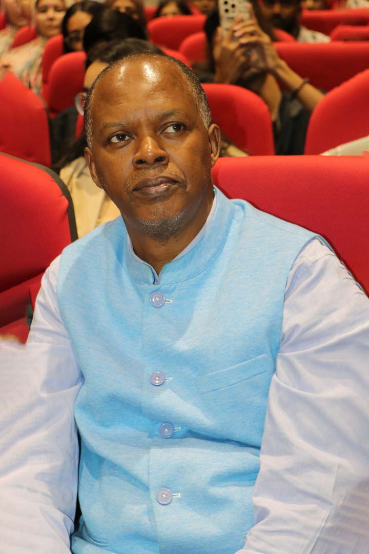 Inauguration moment 11 – Global Literary Festival Noida 2025
