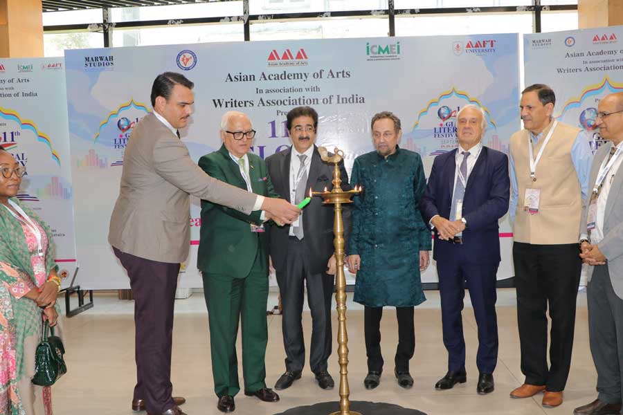 Inauguration moment 5 – Global Literary Festival Noida 2025
