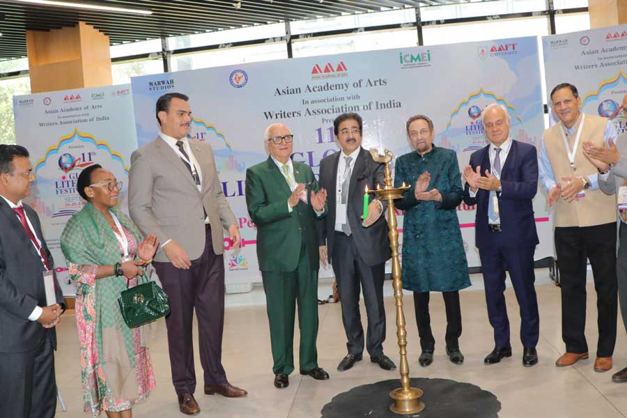 Inauguration moment 3 – Global Literary Festival Noida 2025
